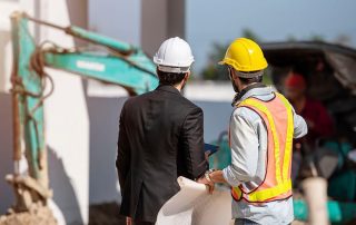 trabajadores en construcción de obra